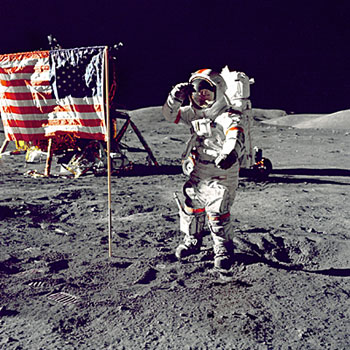 Neil-Armstrong-american-flag.jpg