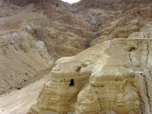 Qumran-caves_dead-sea-scrolls-300x225.jpg